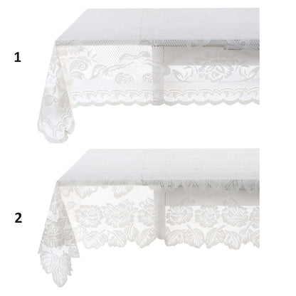 Tovaglia in pizzo bianco della collezione "Dentelle" di Blanc Mariclo' adatta per impreziosire la tavola con uno stile shabby chic ed elegante. Il dettaglio mostra due varianti assortite di tovaglie ricamate con motivi floreali e bordi smerlati ideali per la cucina o il soggiorno.