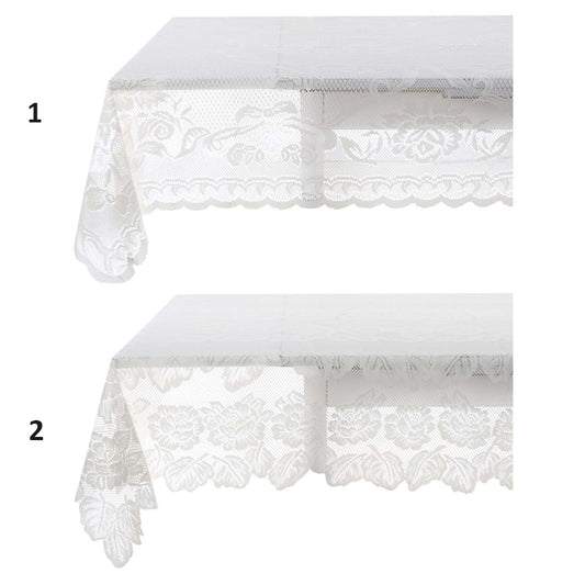 Tovaglia in pizzo bianco della collezione "Dentelle" di Blanc Mariclo' adatta per impreziosire la tavola con uno stile shabby chic ed elegante. Il dettaglio mostra due varianti assortite di tovaglie ricamate con motivi floreali e bordi smerlati ideali per la cucina o il soggiorno.