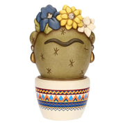 Scultura in ceramica decorativa Cactus Frida di Thun in formato medio, caratterizzata da un design ispirato a Frida Kahlo con fiori colorati sulla sommità e l'iconico sopracciglio stilizzato. Questo originale oggetto d'arredo poggia su un vasetto bianco decorato con vivaci motivi geometrici etnici, perfetto per collezionisti o come idea regalo dallo stile unico e gioioso.