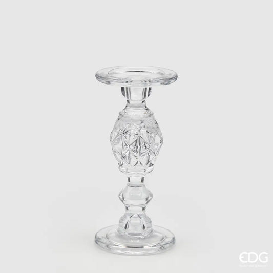 Candelabro in vetro trasparente modello Gemma firmato EDG Enzo de Gasperi, caratterizzato da uno stelo slanciato con un elemento centrale dalla raffinata lavorazione geometrica sfaccettata. Questo elegante portacandele di design è ideale come centrotavola decorativo per illuminare e impreziosire gli ambienti di casa.
