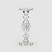 Candelabro in vetro trasparente modello Gemma firmato EDG Enzo de Gasperi, caratterizzato da un'elegante struttura alta con stelo lavorato e un elemento centrale a losanghe sfaccettate. Questo raffinato portacandele di design cattura la luce ed è perfetto come centrotavola decorativo per impreziosire e illuminare gli ambienti di casa.