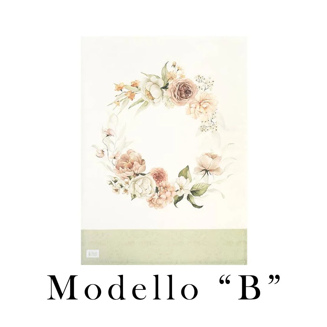 Coppia di canovacci decorativi Nuvole di Stoffa linea Flower Garden con stampe floreali vintage in tonalità pesca e arancio. Il Modello B presenta una ghirlanda floreale; Entrambi presentano una balza finale in verde salvia.