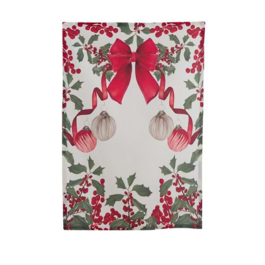 Canovaccio natalizio con cornice di agrifoglio, grande fiocco rosso superiore e quattro palline di Natale vintage appese ai nastri. Design simmetrico ed elegante su fondo chiaro.