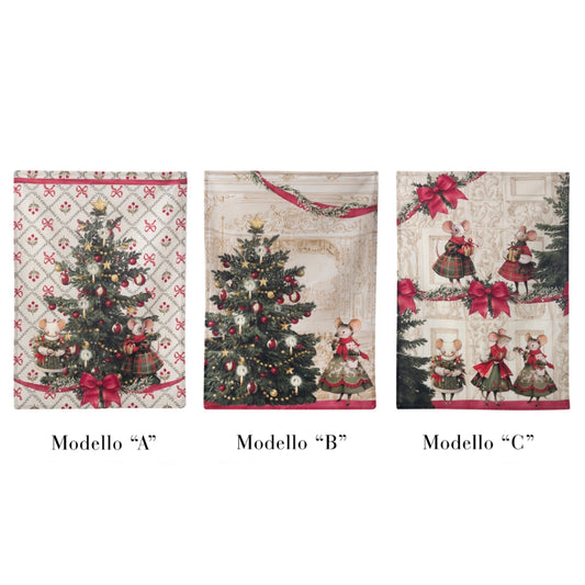Set di tre canovacci Blanc Mariclò. Il primo con albero centrale e topini su fondo a rombi; il secondo con albero e topino davanti a un camino; il terzo con sfilata di topini e grandi fiocchi rossi.