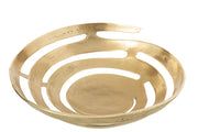 Ciotola decorativa in alluminio color oro con un particolare design a fasce curve orizzontali e spazi vuoti. La finitura superficiale è materica e leggermente irregolare. Vista leggermente dall'alto