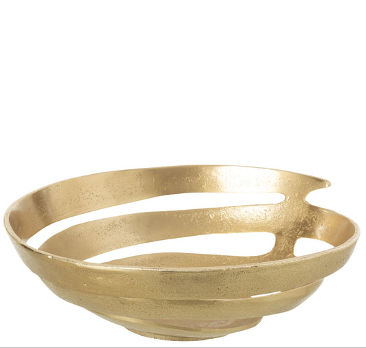 Ciotola decorativa in alluminio color oro con design a fasce orizzontali curve e spazi vuoti, caratterizzata da una finitura materica leggermente ruvida.