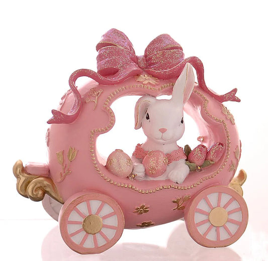 Decorazione pasquale Nuvole di Stoffa in poliresina h 20 cm. Carrozza rosa a forma di zucca con grandi ruote dorate e fiocco glitterato, con all'interno un coniglio bianco che tiene uova di Pasqua e tulipani rosa.