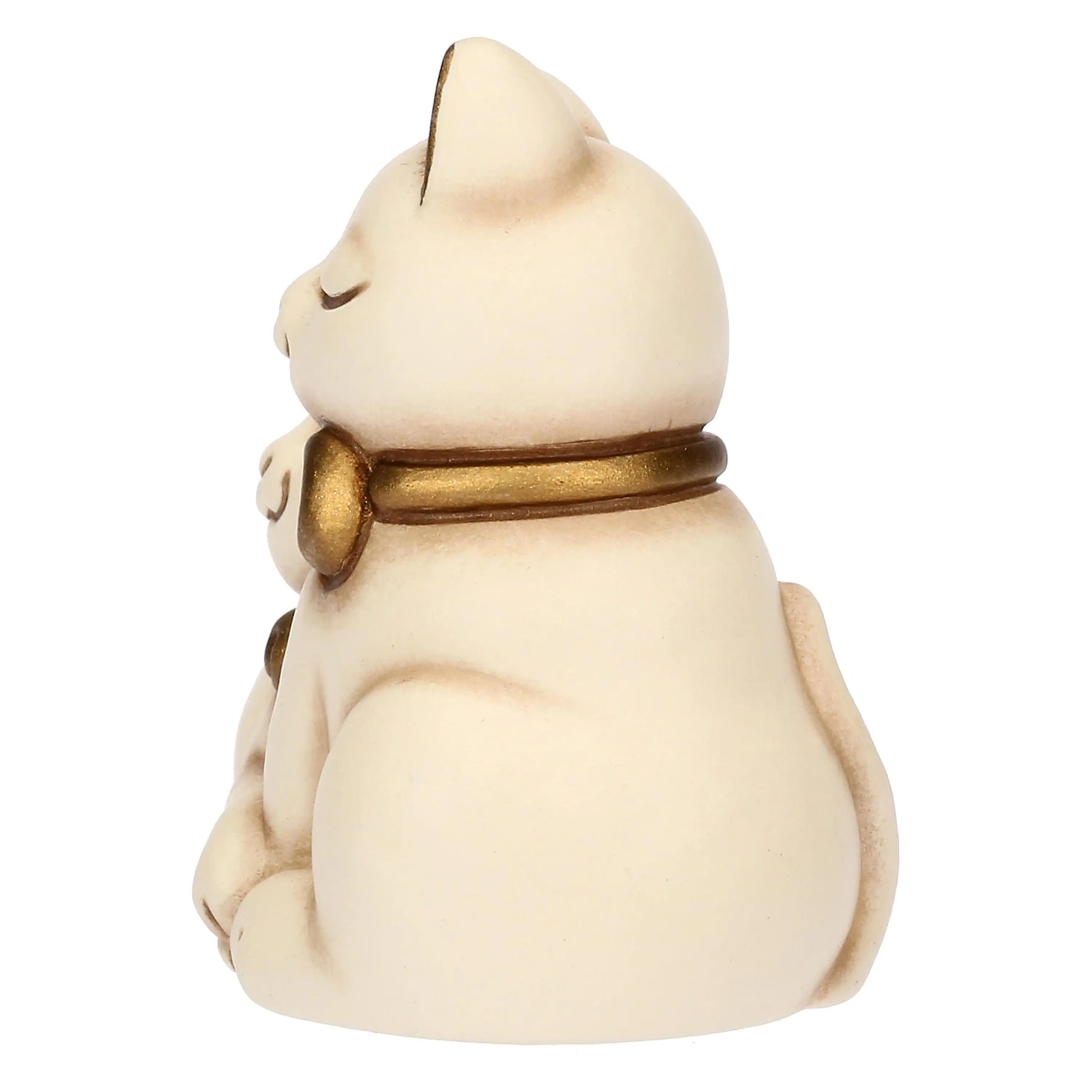 L'immagine mostra la statuetta dei gattini con dettagli dorati osservata dall'alto, mettendo in luce la pianta ovale e la disposizione spaziale dei due soggetti.