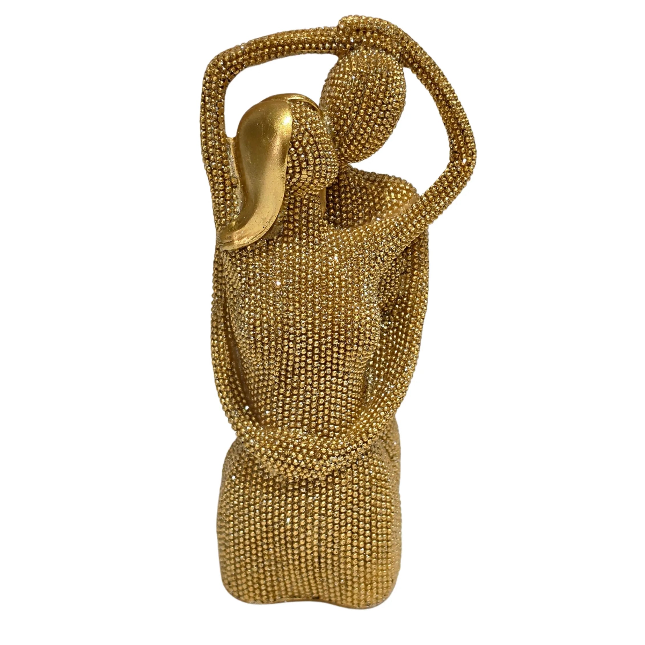 Statuina in resina raffigurante una coppia di innamorati abbracciati, con teste stilizzate lisce e corpi interamente ricoperti di brillantini glitterati dall'effetto scintillante. Oggetto decorativo firmato Sud Import, ideale come soprammobile romantico o idea regalo per San Valentino e anniversari.