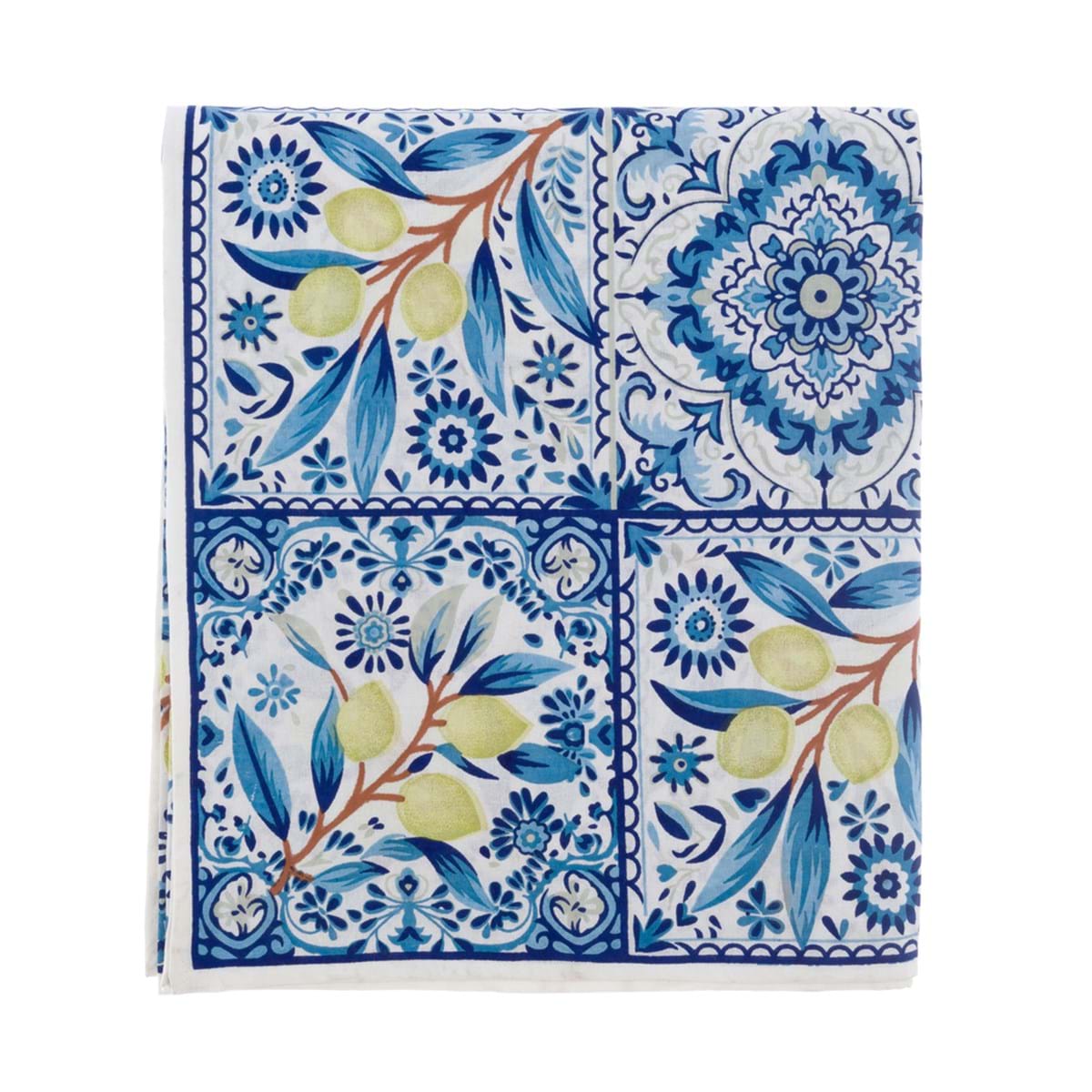 Copritutto Blanc Mariclo' linea Ortigia con stampa a maiolica blu. Decoro mediterraneo con rami di limoni e motivi ornamentali barocchi. Tessuto d'arredo elegante per tavola, divano o letto.