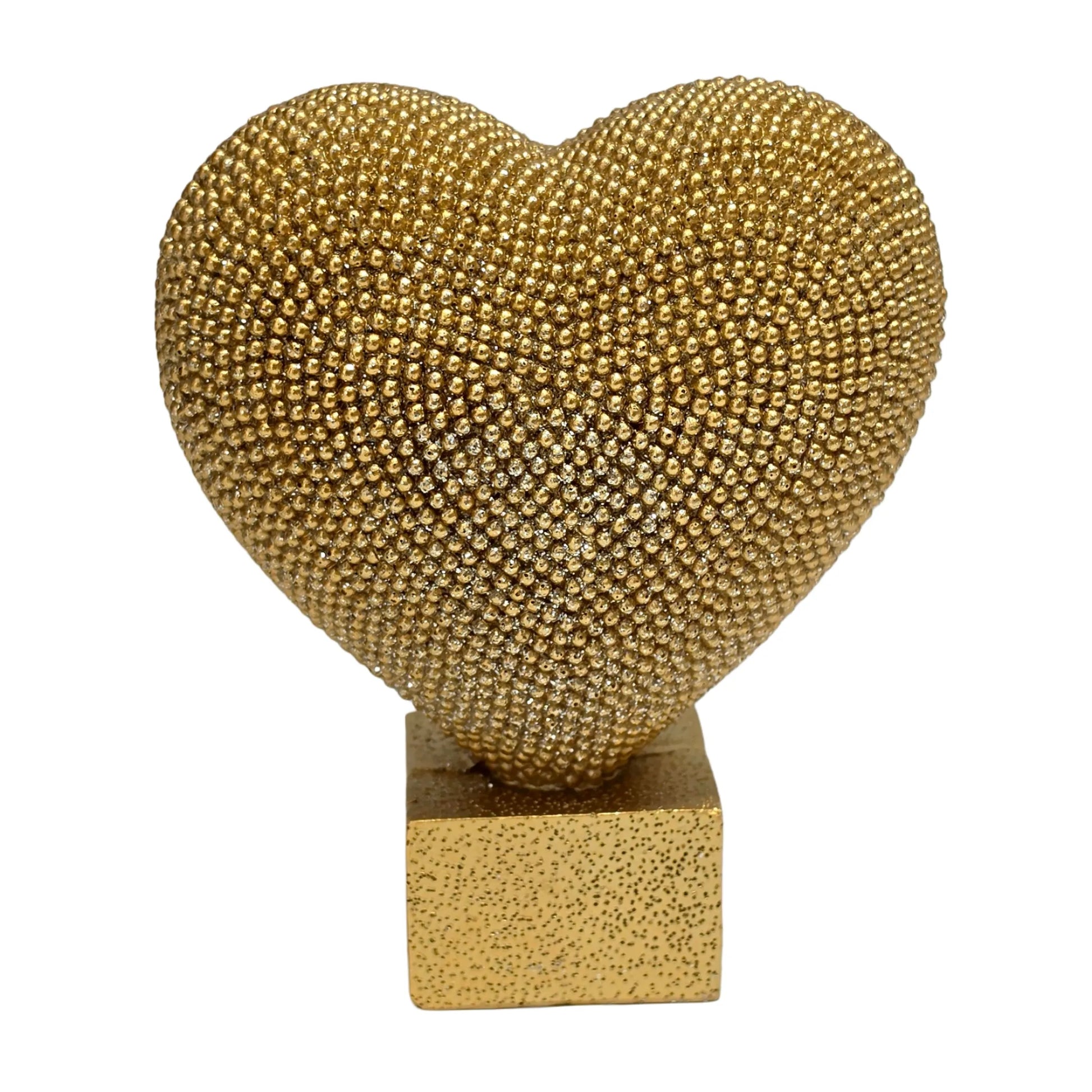 Statuina in resina raffigurante un grande cuore dorato ricoperto di brillantini glitterati, poggiante su un piccolo cuore liscio e una base cubica dorata satinata. Oggetto decorativo firmato Sud Import, ideale come soprammobile romantico o idea regalo per San Valentino e occasioni speciali.