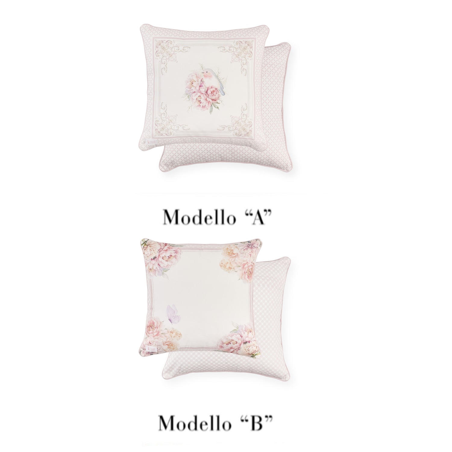 Cuscini Nuvole di Stoffa con stampa primaverile di grandi fiori rosa e peonie. Bordo rifinito con motivi ornamentali classici e cornice rosa cipria. 