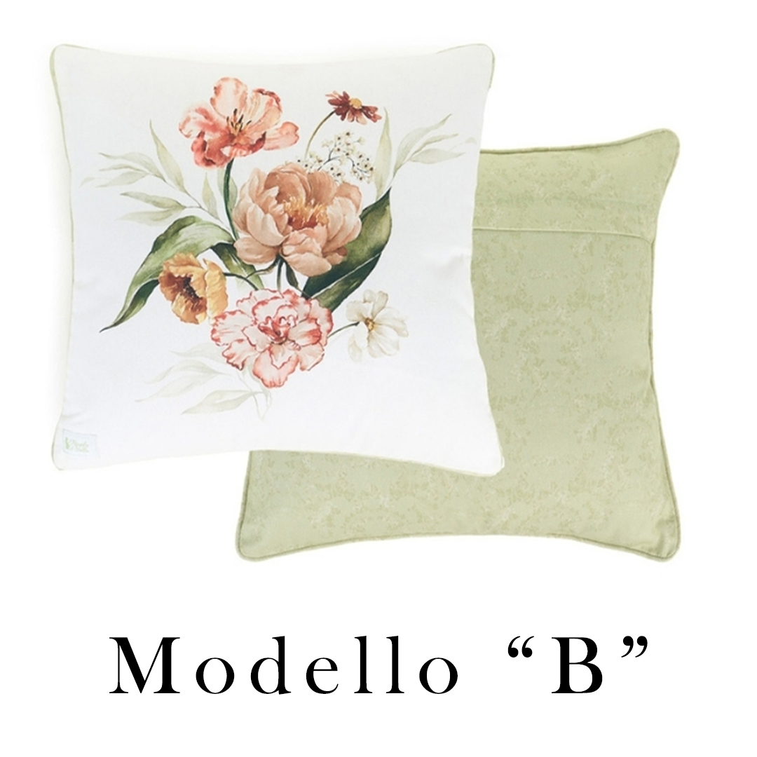 Cuscino decorativi Nuvole di Stoffa linea Flower Garden con stampe floreali vintage in tonalità pesca e arancio. Il Modello B un bouquet centrale; retro in tinta unita verde salvia.