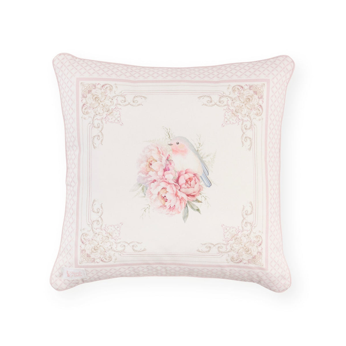 Cuscini Nuvole di Stoffa con stampa primaverile di grandi fiori rosa e peonie. Bordo rifinito con motivi ornamentali classici e cornice rosa cipria. 