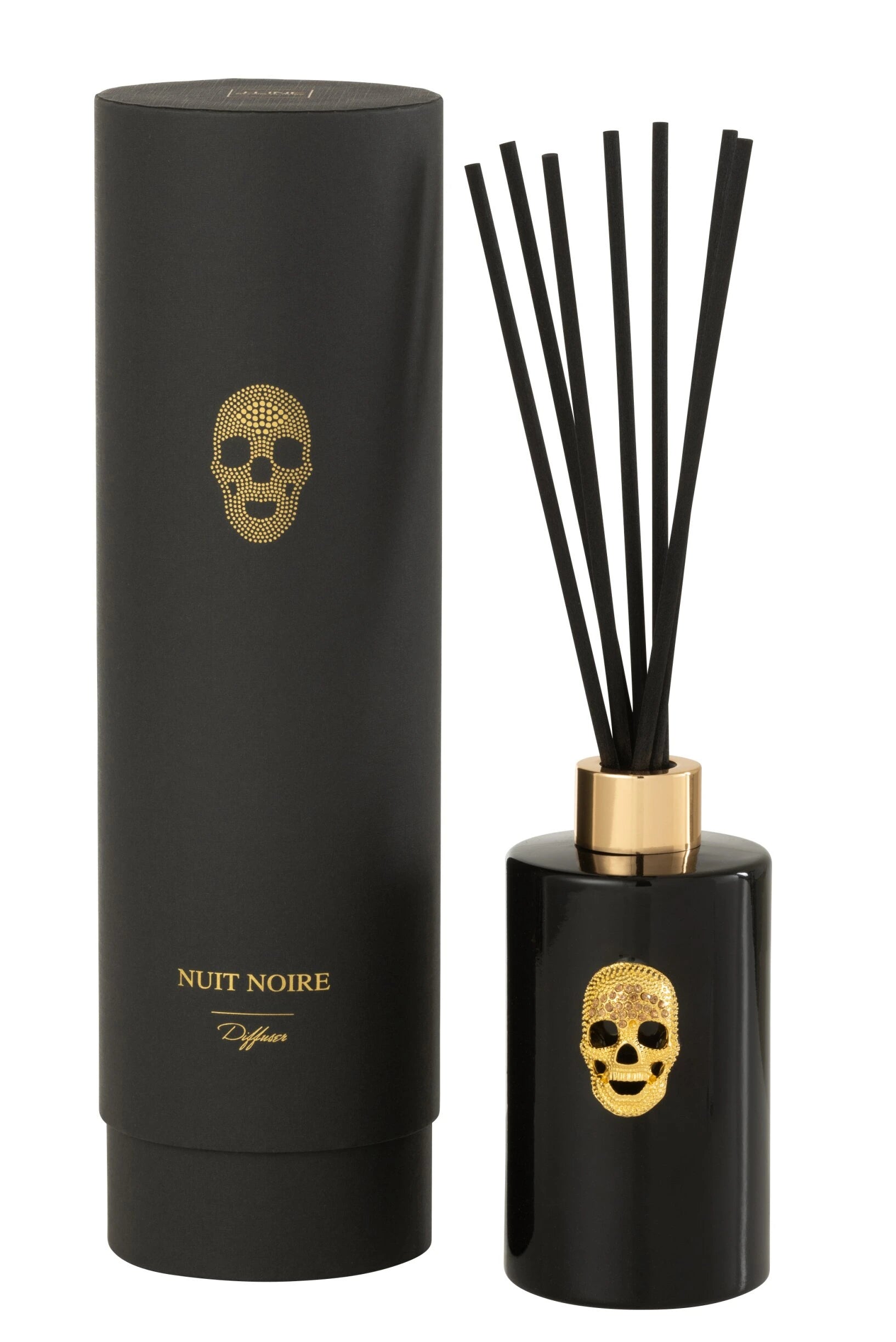 Diffusore di fragranza ad asta "Cranio" Nuit Noire firmato Jolipa, caratterizzato da una boccetta cilindrica in vetro nero lucido impreziosita da un dettaglio a rilievo dorato a forma di teschio e un colletto color oro abbinato. Questo esclusivo profumatore d'ambiente di design, completo di bastoncini neri, viene fornito con una raffinata confezione cilindrica coordinata total black con dettagli in oro, ideale per donare un tocco audace, moderno e sofisticato agli interni o come originale idea regalo