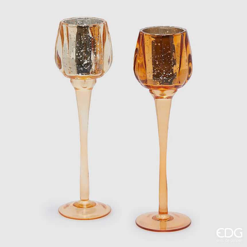 Candelabro a calice EDG in vetro oro / ambracon coppa dalla finitura martellata e lungo stelo su base rotonda. Portacandela elegante, ideale per l’home décor e come idea regalo.