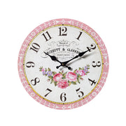 Questo elegante orologio da parete firmato L'Arte dei Nacchi si distingue per il suo design vintage con una cornice rosa decorata da delicati motivi floreali bianchi. Il quadrante effetto anticato è impreziosito da un raffinato bouquet di rose e scritte classiche in stile parigino, rendendolo un complemento d'arredo perfetto per ambienti Shabby Chic e romantici.