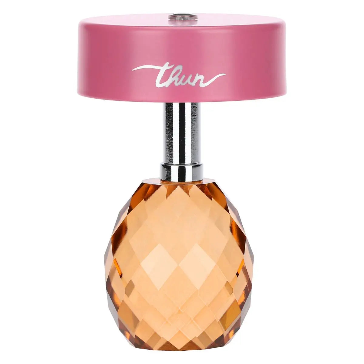 Lampada da tavolo ricaricabile Thun con paralume cilindrico color rosa antico e base in cristallo sfaccettato a forma di uovo color ambra/arancione. Lo stelo che unisce i due elementi è in metallo cromato e sul paralume è presente il logo Thun argentato.