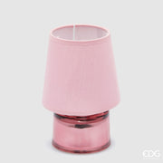 Piccola lampada da tavolo EDG Cozy color rosa pastello, composta da un paralume in tessuto e una base cilindrica in vetro coordinati, posizionata su uno sfondo grigio neutro.