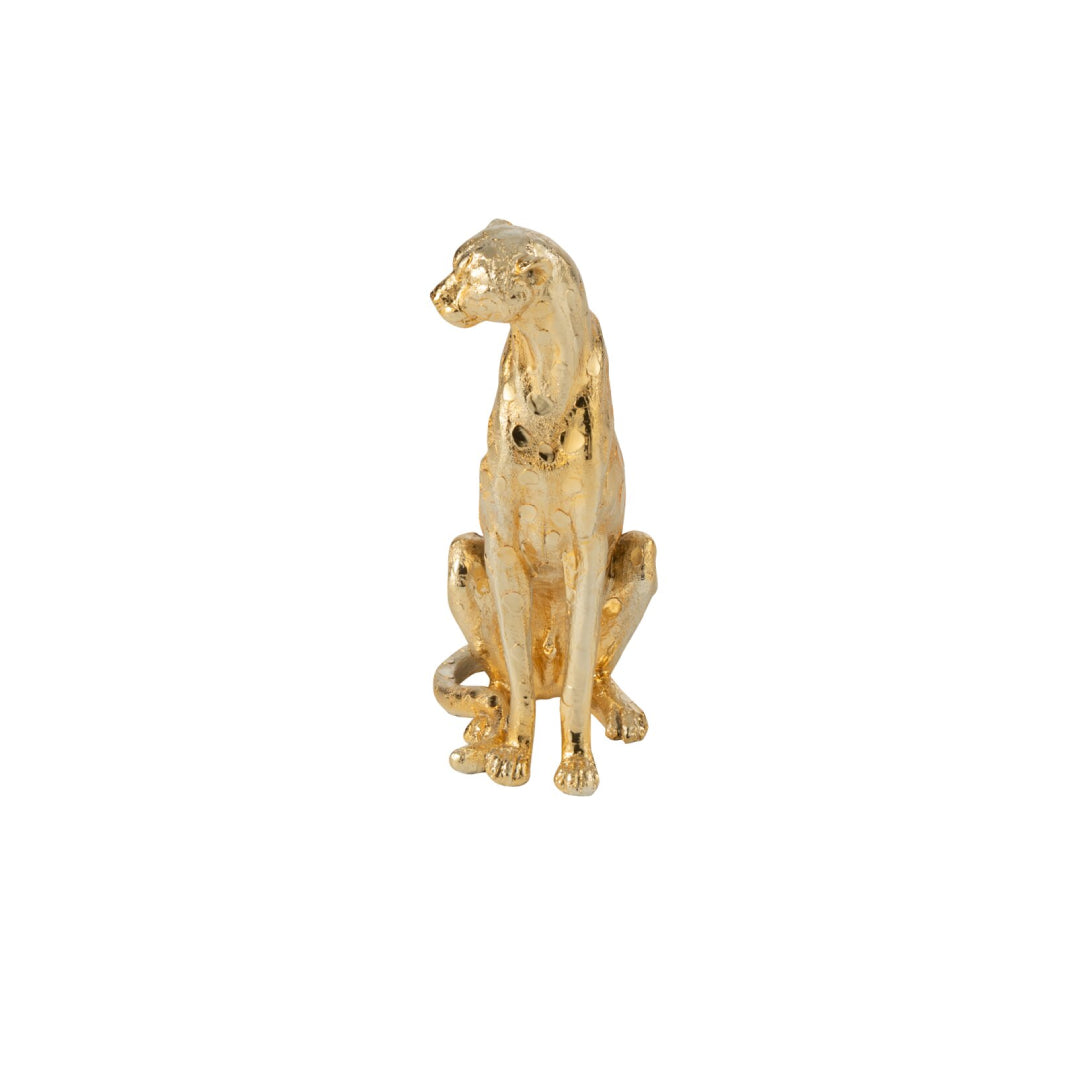 Statuina in poliresina dorata raffigurante un leopardo seduto in posizione eretta, con testa alta e coda avvolta lateralmente, superficie a effetto metallizzato con texture a macchie in rilievo. Scultura decorativa firmata Jolipa, ideale come oggetto d'arredo di design o idea regalo raffinata.