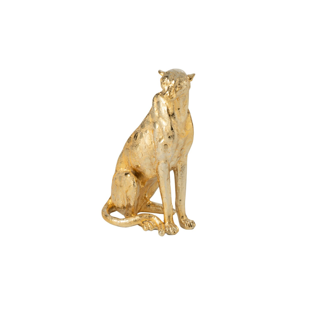 Statuina in poliresina dorata raffigurante un leopardo seduto in posizione eretta, con testa alta e coda avvolta lateralmente, superficie a effetto metallizzato con texture a macchie in rilievo. Scultura decorativa firmata Jolipa, ideale come oggetto d'arredo di design o idea regalo raffinata.