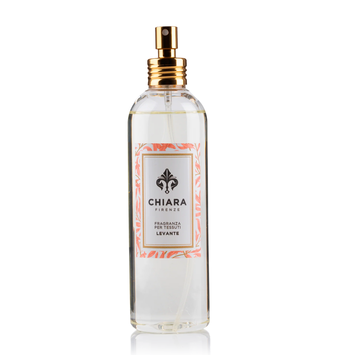 Fragranza spray per tessuti in flacone di vetro trasparente con erogatore dorato, etichetta decorata con motivo botanico a rami e foglie arancioni "Levante" firmata Chiara Firenze. Profumatore per tessuti elegante con logo a giglio, ideale per rinfrescare la casa o come idea regalo raffinata.