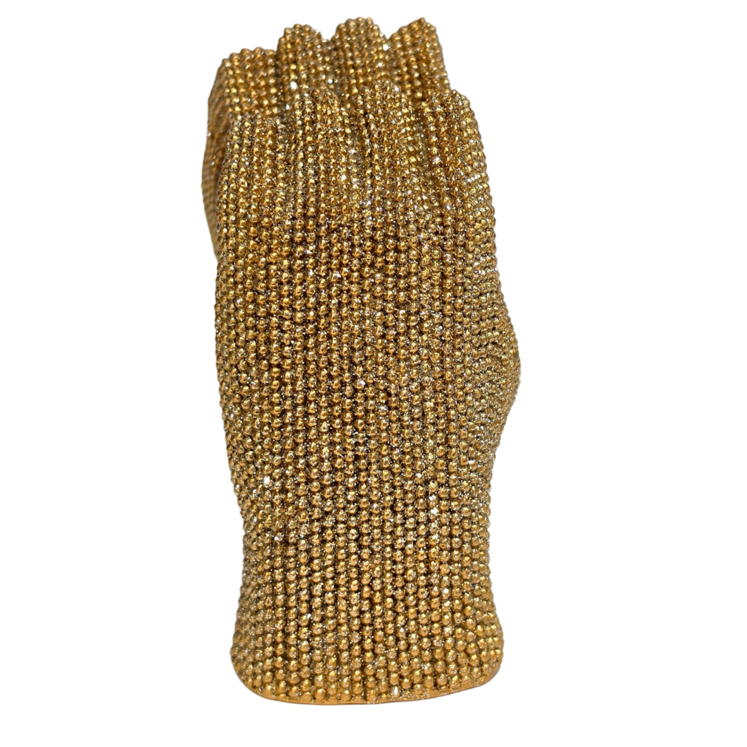 Statuina in resina raffigurante due mani dorate intrecciate a formare un cuore, interamente ricoperte di brillantini glitterati dall'effetto scintillante. Oggetto decorativo firmato Sud Import, ideale come soprammobile romantico o idea regalo per San Valentino e occasioni speciali.