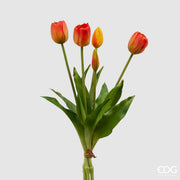 Un mazzo di tulipani artificiali in silicone, colore arancione firmato EDG Enzo de Gasperi, legati con un cordoncino di rafia naturale.