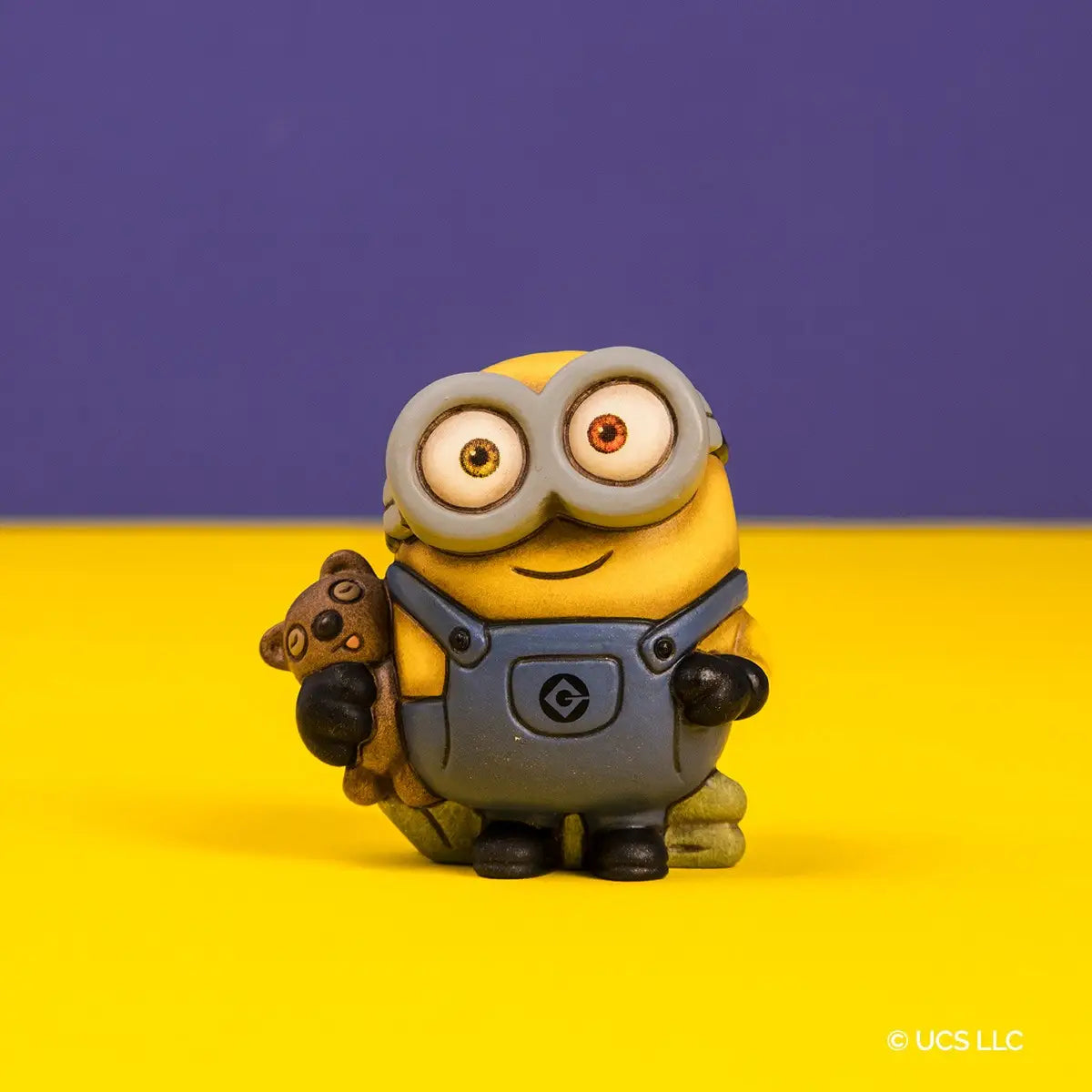 Una versione tenera e iconica di Bob con il suo orsetto Tim, perfetta come idea regalo per collezionisti. La combinazione tra l'orsetto (simbolo storico di Thun) e il Minion crea un ponte perfetto tra i due brand.