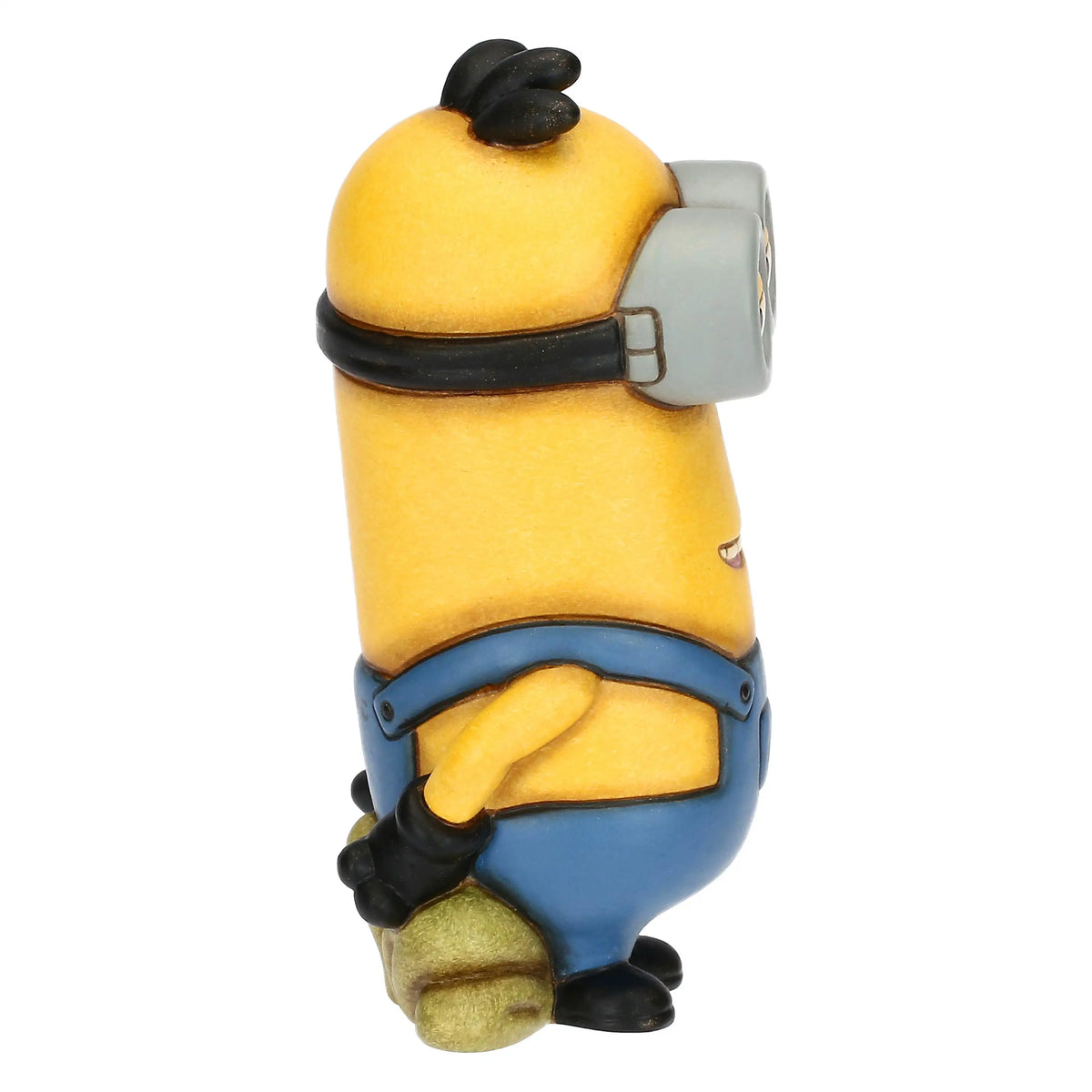 Statuina in ceramica Thun raffigurante il Minion Kevin in edizione limitata. Il personaggio è rappresentato con la tipica finitura materica Thun, indossa la classica salopette blu con logo "G" e presenta un'espressione divertita. Un pezzo da collezione raro che unisce lo stile iconico Thun all'universo Illumination.