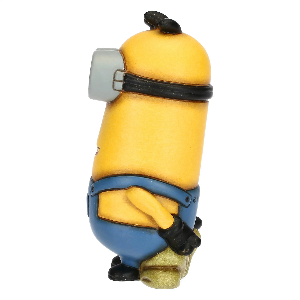 Statuina in ceramica Thun raffigurante il Minion Kevin in edizione limitata. Il personaggio è rappresentato con la tipica finitura materica Thun, indossa la classica salopette blu con logo "G" e presenta un'espressione divertita. Un pezzo da collezione raro che unisce lo stile iconico Thun all'universo Illumination.