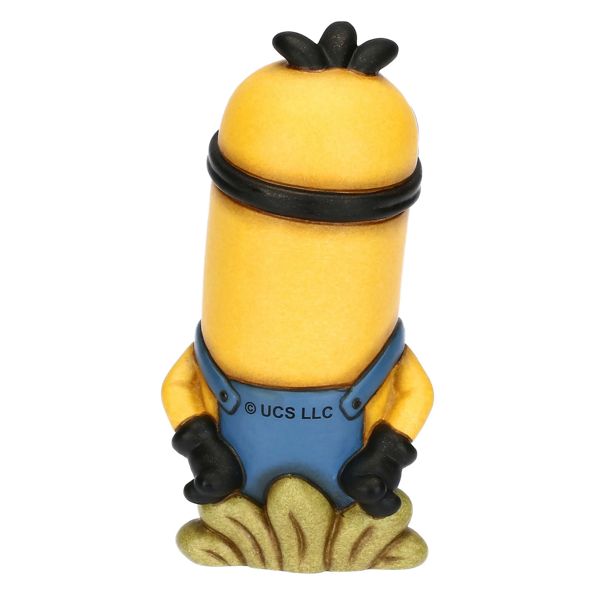 Statuina in ceramica Thun raffigurante il Minion Kevin in edizione limitata. Il personaggio è rappresentato con la tipica finitura materica Thun, indossa la classica salopette blu con logo "G" e presenta un'espressione divertita. Un pezzo da collezione raro che unisce lo stile iconico Thun all'universo Illumination.
