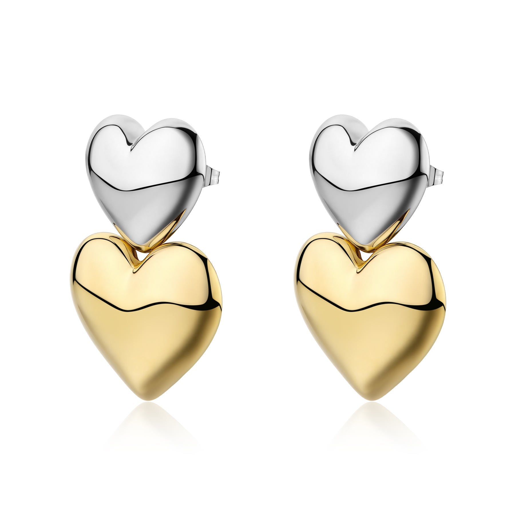Orecchini a lobo composti da due cuori bombati sovrapposti: quello superiore in acciaio lucido silver e quello inferiore, più grande, con finitura in oro giallo 14K a contrasto.