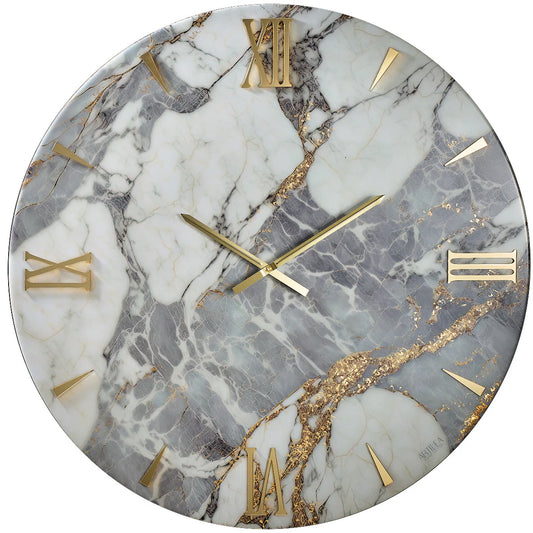 Orologio da parete circolare Artidea modello Cala, diametro 40 cm. Design artistico effetto marmo bianco e grigio con profonde venature grigio scuro e inserti in foglia oro, completato da numeri romani e lancette dorate.