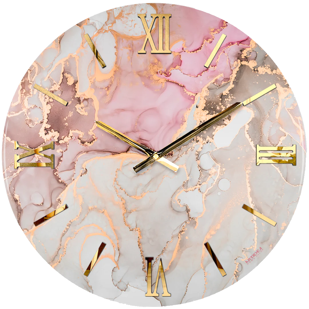 Orologio da parete circolare Artidea modello Vanitoso, diametro 60 cm. Design artistico fluido con tecnica "alcohol ink" nei toni del rosa cipria, oro e grigio perla, impreziosito da profili in oro brillante, numeri romani e lancette dorate.