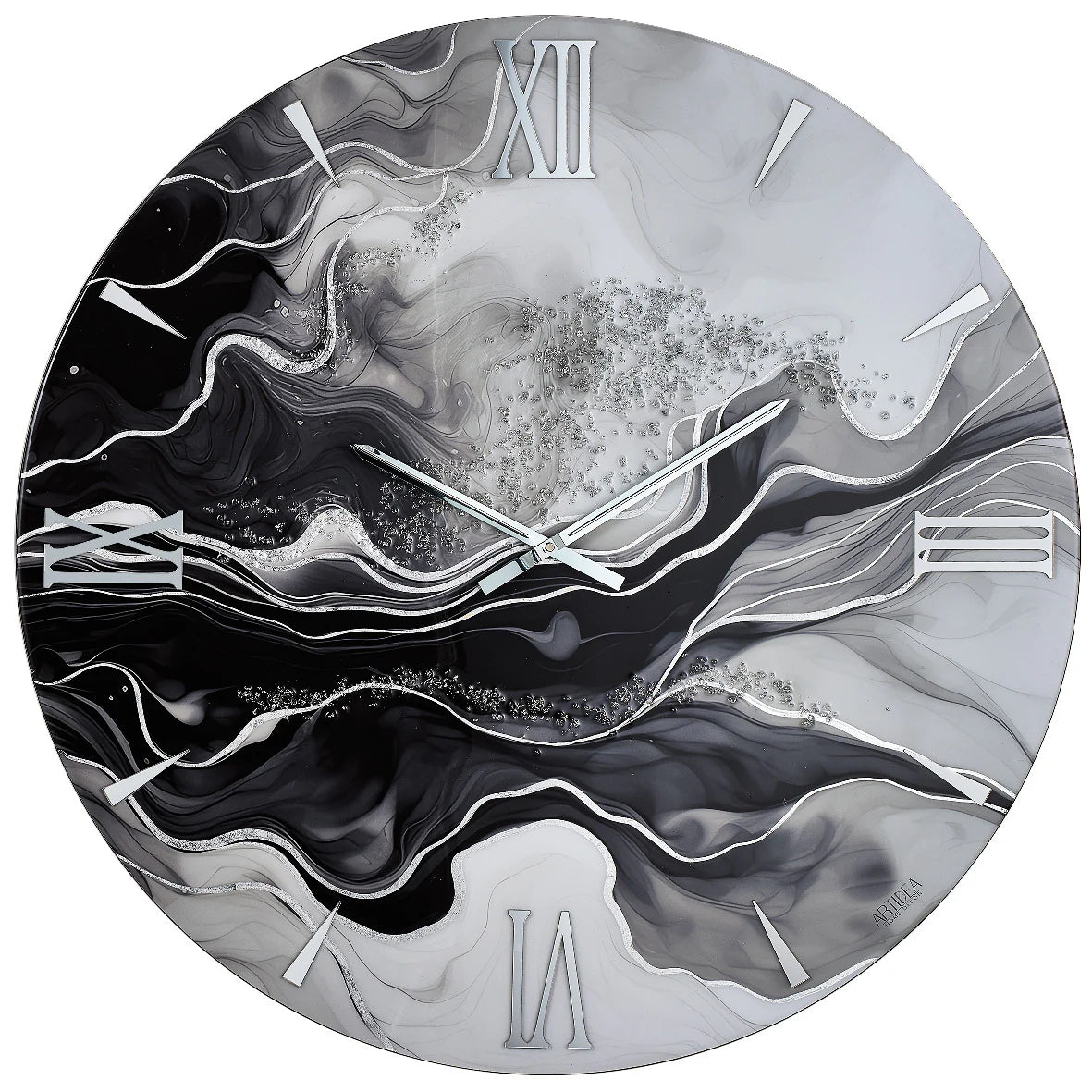 Orologio da parete circolare Artidea modello Dark, diametro 40-60 cm. Design artistico fluido con venature dinamiche nere, grigie e bianche, impreziosito da texture glitterate argentate, numeri romani e lancette silver.