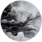 Orologio da parete circolare Artidea modello Dark, diametro 40-60 cm. Design artistico fluido con venature dinamiche nere, grigie e bianche, impreziosito da texture glitterate argentate, numeri romani e lancette silver.