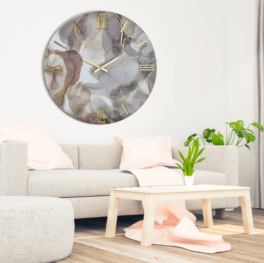 L'orologio "Sahara" di Artidea chiude idealmente il cerchio delle ispirazioni naturalistiche, offrendo una variante cromatica calda e avvolgente che richiama le distese di sabbia infinita e i riflessi del sole al tramonto.