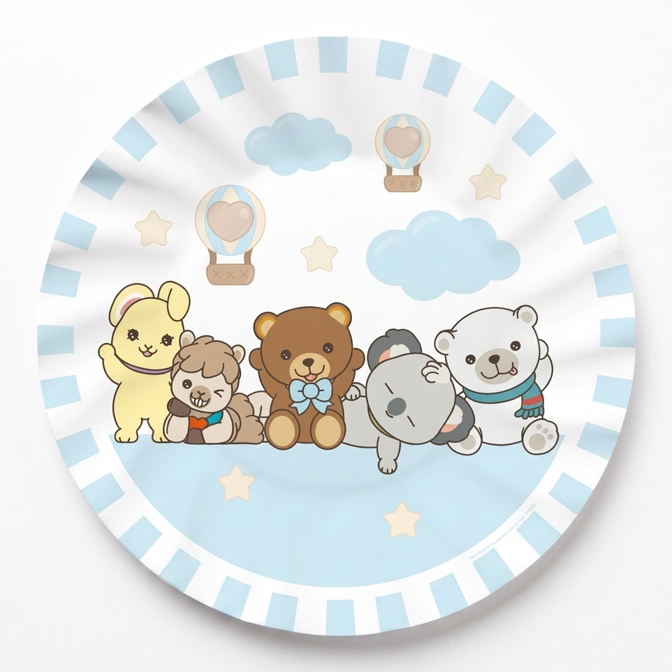 Piatto tondo di carta per feste con bordo a righe bianche e celeste e illustrazione centrale di vari animaletti (orsetti, koala) tra nuvole celeste e mongolfiere.