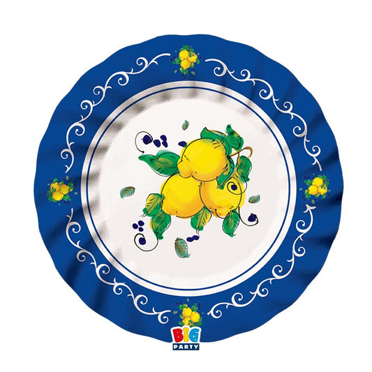 Un piatto di carta usa e getta della linea "Sorrento" di Big Party. Il design è ispirato alle maioliche mediterranee, con una banda blu decorata da volute bianche sui bordi superiore e inferiore. Al centro, su sfondo bianco, spicca un'illustrazione artistica di tre limoni gialli con foglie verdi, arricchita da piccoli schizzi di colore blu.
