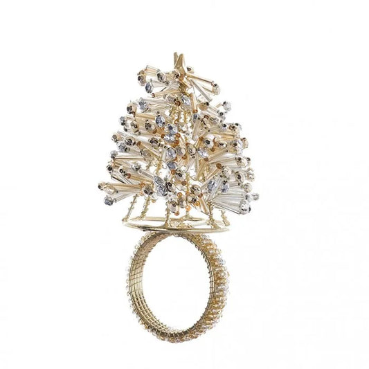 Portatovagliolo ad anello decorato con albero firmato Blanc Mariclo', caratterizzato da una brillante composizione superiore a forma di albero di Natale impreziosita da lucenti perline, cristalli sfaccettati e tubicini trasparenti e dorati con una stella sulla punta. Questo raffinato accessorio per la tavola delle feste presenta una struttura circolare finemente rivestita da piccoli elementi scintillanti coordinati, ideale per impreziosire i tovaglioli di tessuto e donare un tocco di luce ed eleganza magica