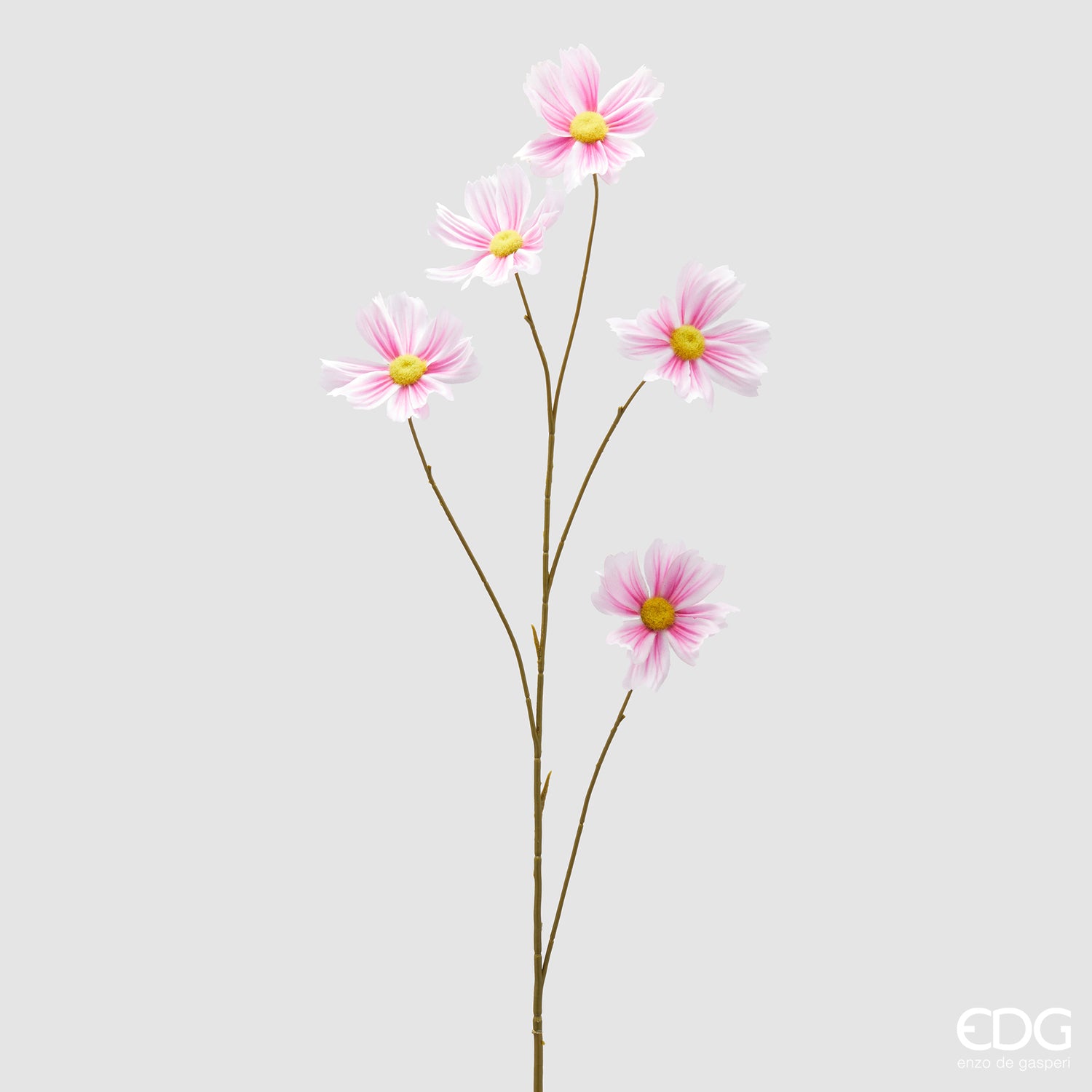 Ramo artificiale di cosmos EDG Enzo de Gasperi con foglie variegate verde e fiori rosa. Fogliame e fiori realistici dal design slanciato, ideali per composizioni floreali e vasi d'arredo.