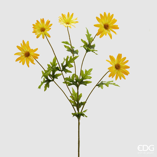 Rami artificiali di margherite EDG Enzo de Gasperi con foglie verde e fiori gialli. Fiori e fogliame realistici dal design slanciato, ideali per composizioni floreali e vasi d'arredo.