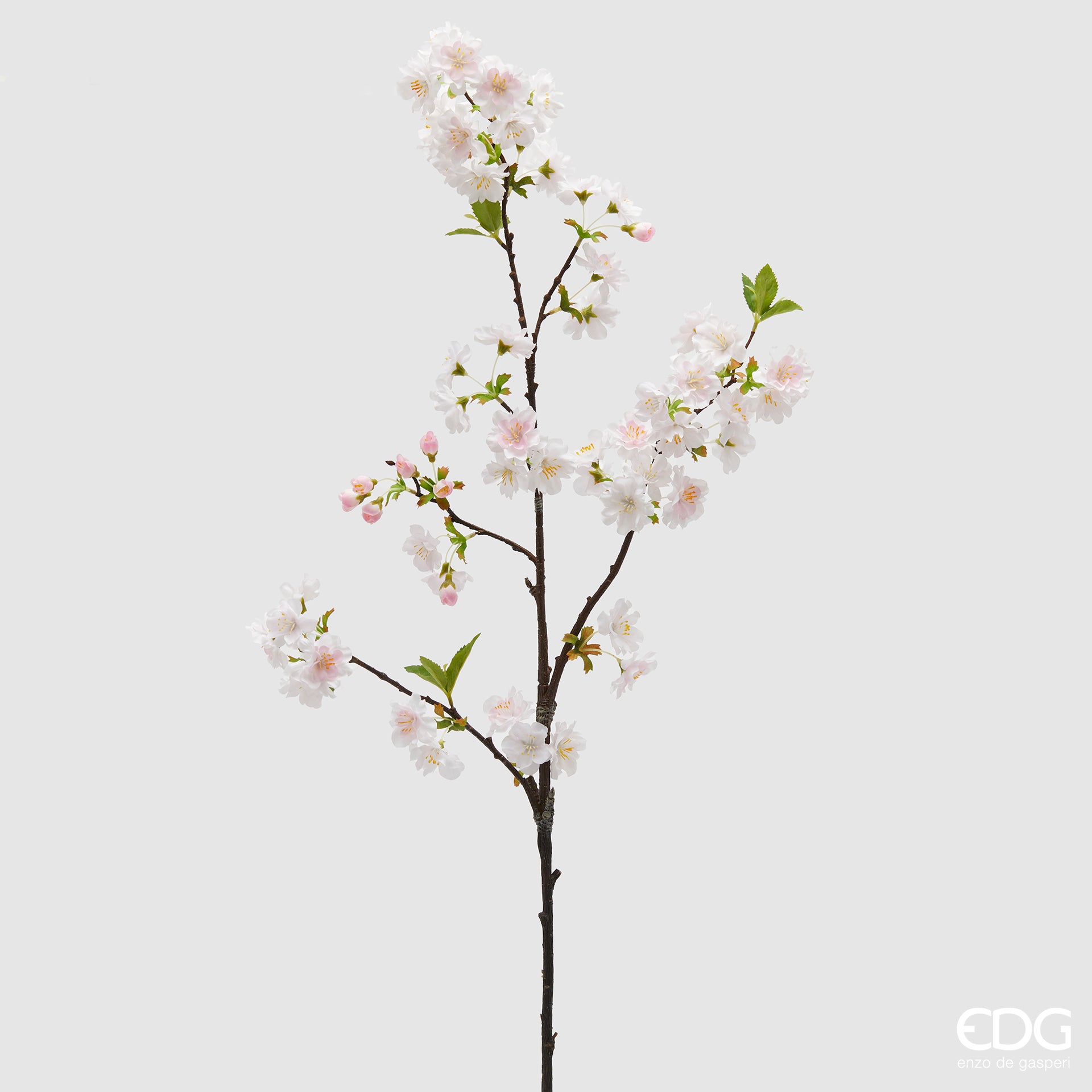 Ramoscello di sakura artificiale EDG Enzo de Gasperi in silicone. Fiori realistici e foglioline sul ramoscello scuro. La sua altezza di 92cm lo rende ideale per decorazioni floreali durevoli e home decor importante.