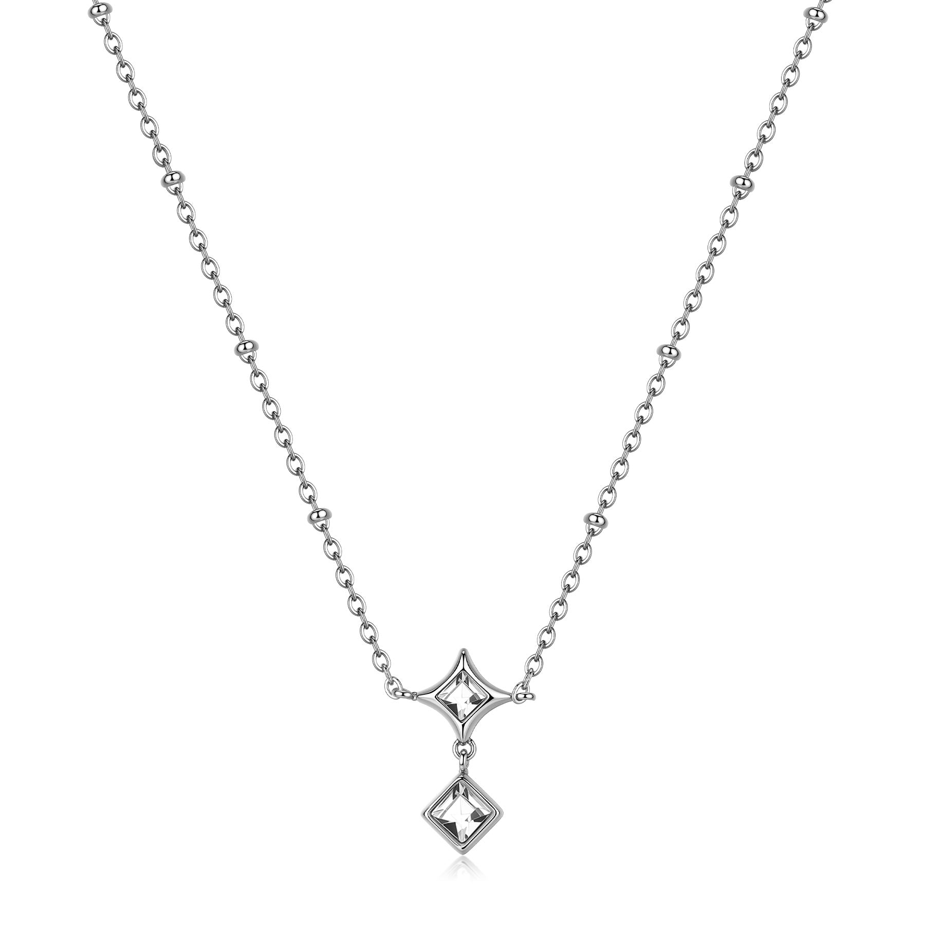 La collana "Luce" di S'Agapõ  completa perfettamente la parure con un design raffinato che gioca sulla geometria e sulla rifrazione luminosa.