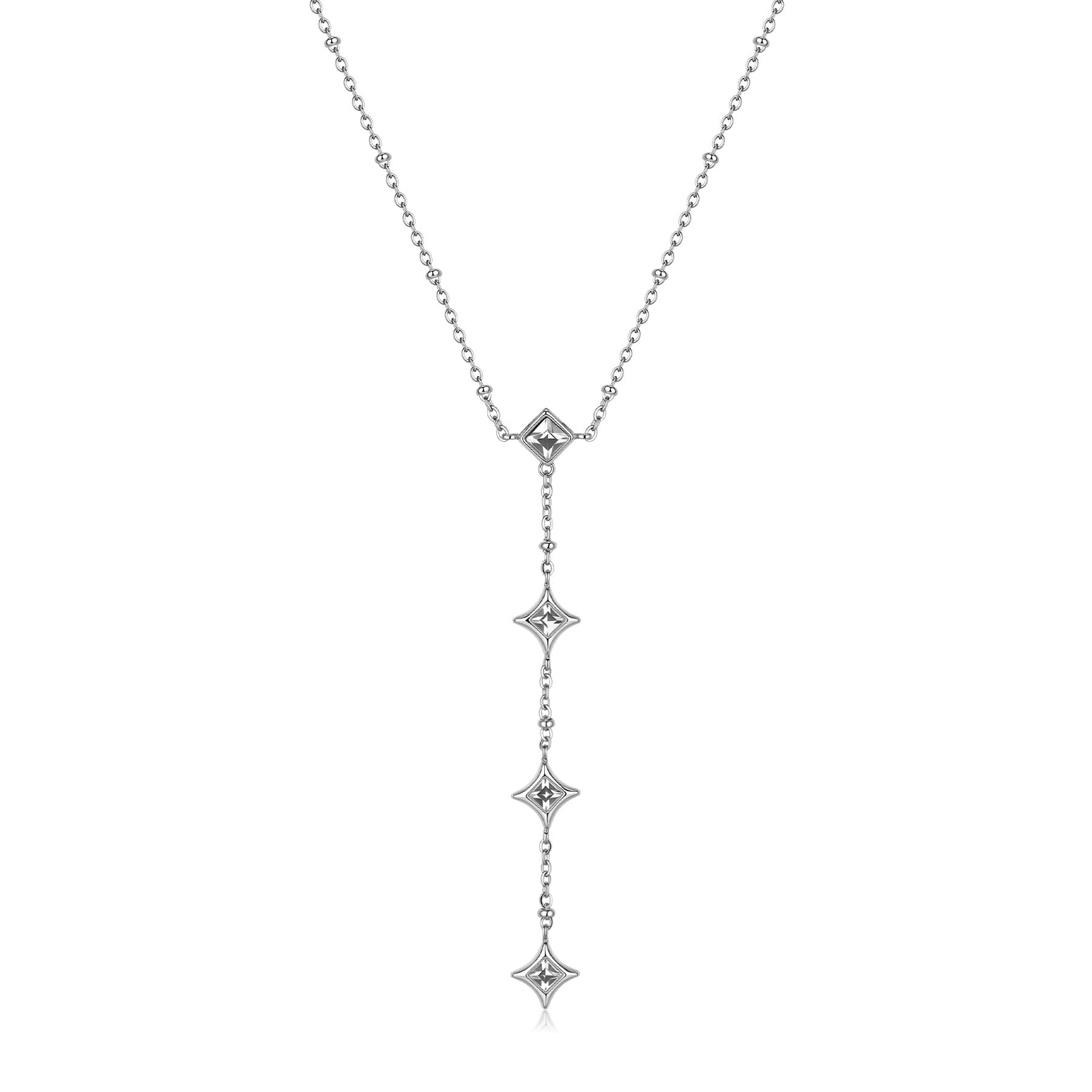 La collana "Luce" di S'Agapõ (referenza SCE48) completa perfettamente la parure con un design raffinato che gioca sulla geometria e sulla rifrazione luminosa.