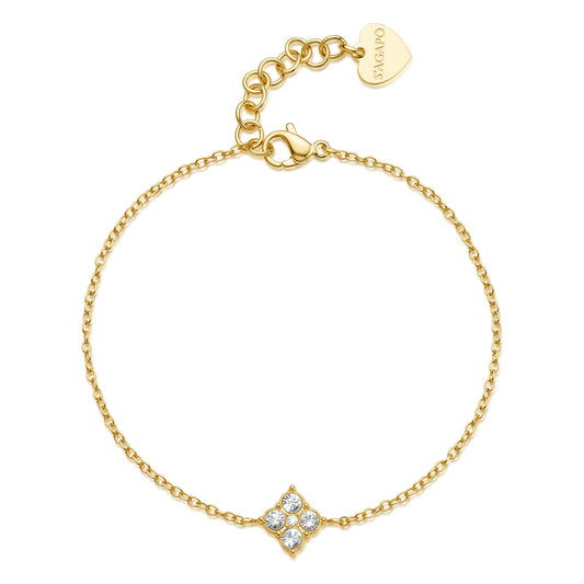 Bracciale S'Agapō della collezione Gleam in acciaio anallergico, finitura pvd oro 14K, caratterizzato da una sottile catenina a maglie e un charm centrale a forma di quadrifoglio stilizzato impreziosito da quattro cristalli bianchi circolari. Il gioiello è completato da una chiusura a moschettone con catenina di regolazione e un piccolo pendente a cuore logato.