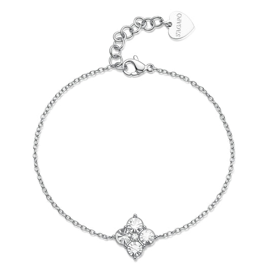 Bracciale S'Agapō della collezione Gleam in acciaio anallergico, caratterizzato da una sottile catenina a maglie e un charm centrale a forma di quadrifoglio stilizzato impreziosito da quattro cristalli bianchi circolari. Il gioiello è completato da una chiusura a moschettone con catenina di regolazione e un piccolo pendente a cuore logato.