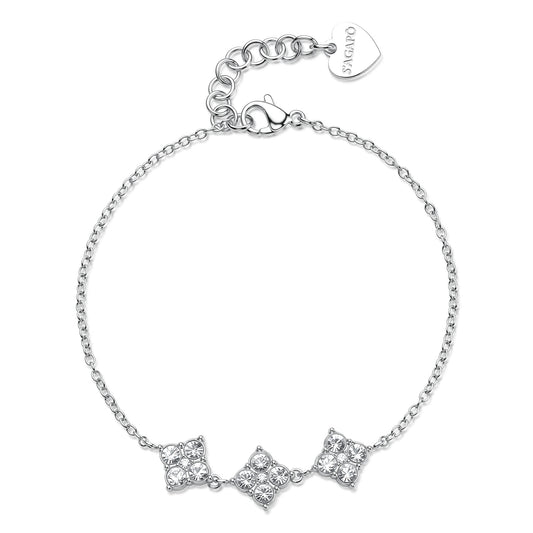 Bracciale S'Agapō della collezione Gleam in acciaio anallergico con sottile catenina a maglie, caratterizzato da tre charm centrali a forma di quadrifoglio stilizzato impreziositi da cristalli bianchi circolari e chiusura a moschettone con pendente a cuore logato.