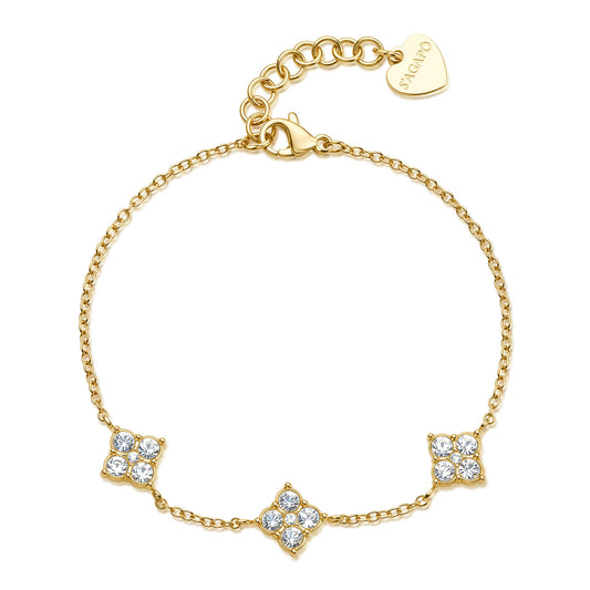 Bracciale S'Agapō della collezione Gleam in acciaio anallergico e finitura pvd oro 14K con sottile catenina a maglie, caratterizzato da tre charm centrali a forma di quadrifoglio stilizzato impreziositi da cristalli bianchi circolari e chiusura a moschettone con pendente a cuore logato.